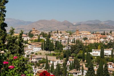 Granada full day: La alhambra completa + el Albaicin y Sacromonte - The pace and fitness reality: moderate walking on a hilltop city