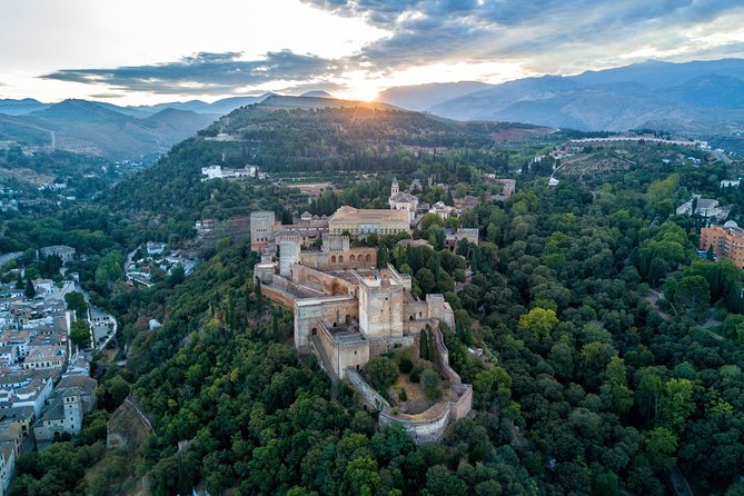 Granada full day: La alhambra completa + el Albaicin y Sacromonte - Nasrid Palaces: where the day’s best details show up