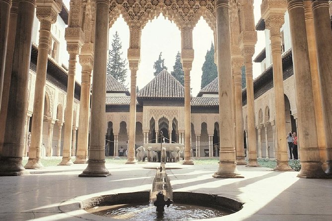 Granada full day: La alhambra completa + el Albaicin y Sacromonte - Lunch reset: plan for your own food in the city center