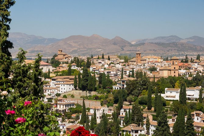 Granada full day: La alhambra completa + el Albaicin y Sacromonte - The pace and fitness reality: moderate walking on a hilltop city