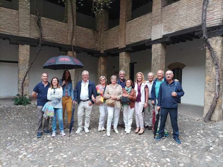 Granada: Historic Center and Lower Albaicin Walking Tour - Meeting point: finding the guide near Isabel La Católica and Cristóbal Colón