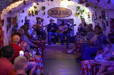 Granada: Live Flamenco Show - Inside the cave: What the venue does to the sound