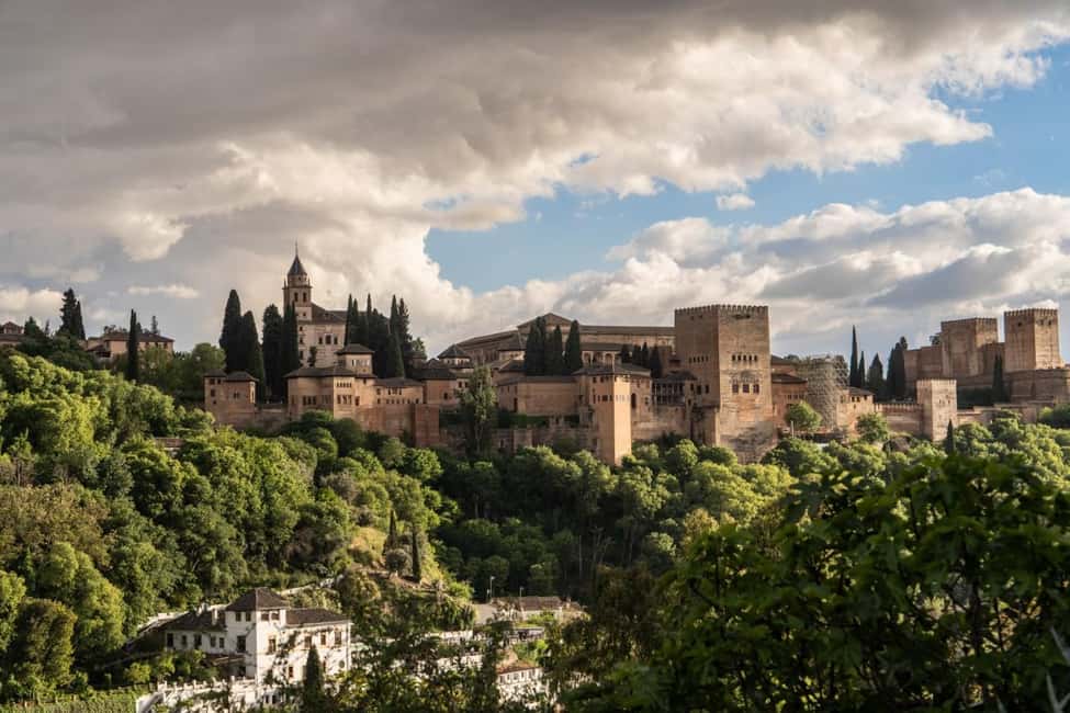 Granada: Los Amayas Cave Traditional Flamenco Show - Getting There in Sacromonte: Timing, Walking, and Where to Wait