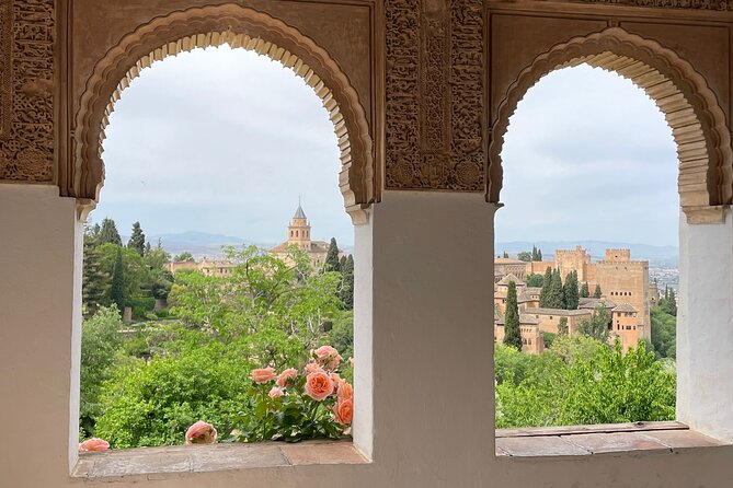Granada : Private Alhambra Tour + Nazaries Palaces (VIP) - Generalife Gardens: the calm warm-up in Granada