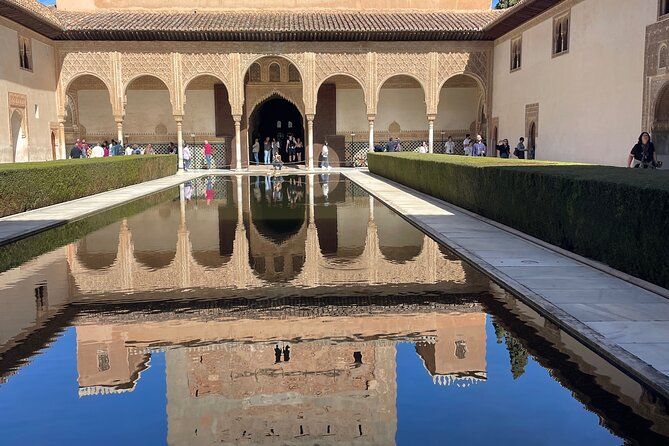 Granada : Private Alhambra Tour + Nazaries Palaces (VIP) - Timing, meeting point, and how to avoid a headache