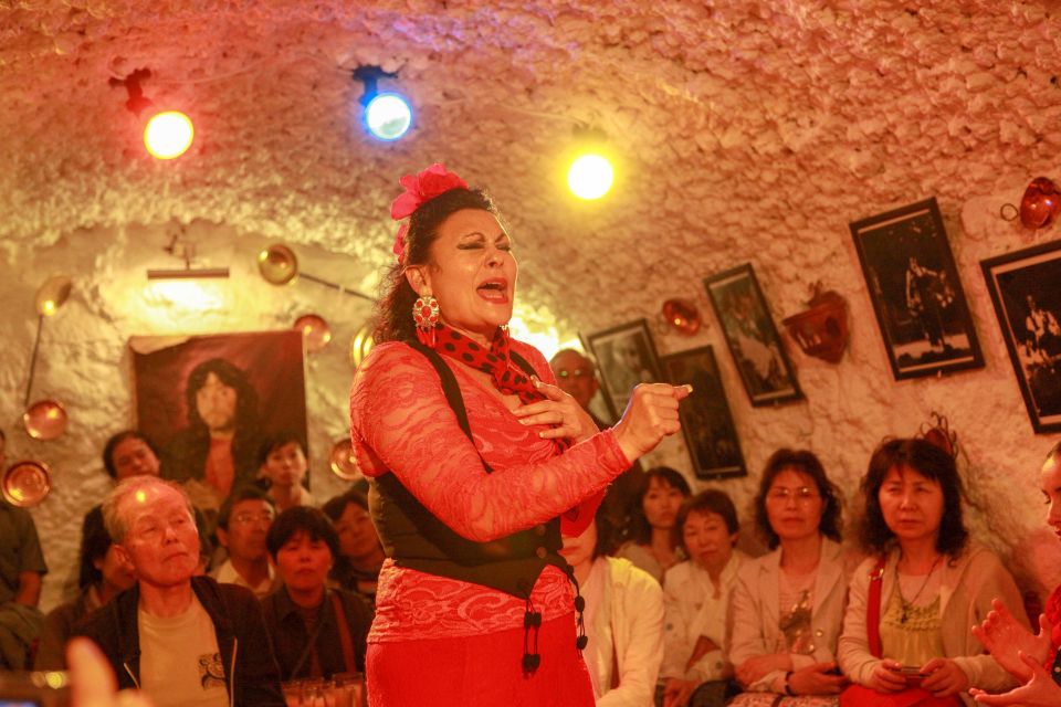 Granada: Sacromonte Caves Flamenco Show with Dinner - The Andalusian Dinner: What to Expect Before the Show Turns On