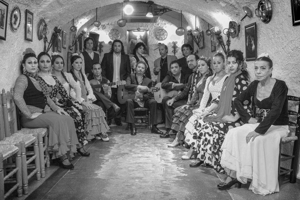 Granada: Sacromonte Caves Flamenco Show with Dinner - The Flamenco Show: Singers, Dancers, Guitarists Up Close