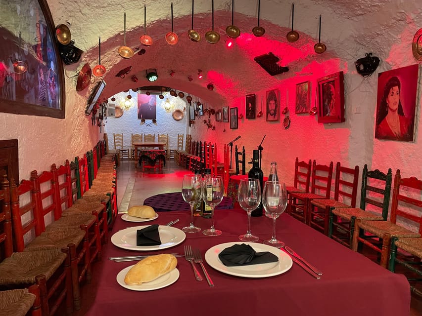 Granada: Sacromonte Caves Flamenco Show with Dinner - Practical Tips That Make the Evening Smoother