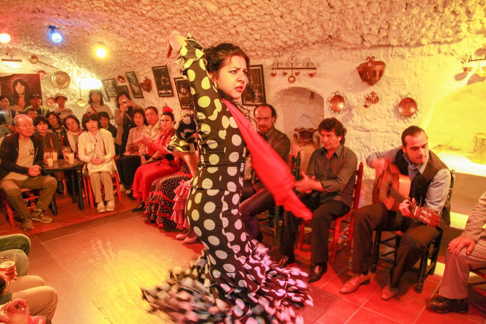 Granada: Sacromonte Caves Flamenco Show with Dinner - Getting There and Meeting at Cuevas Los Tarantos Reception