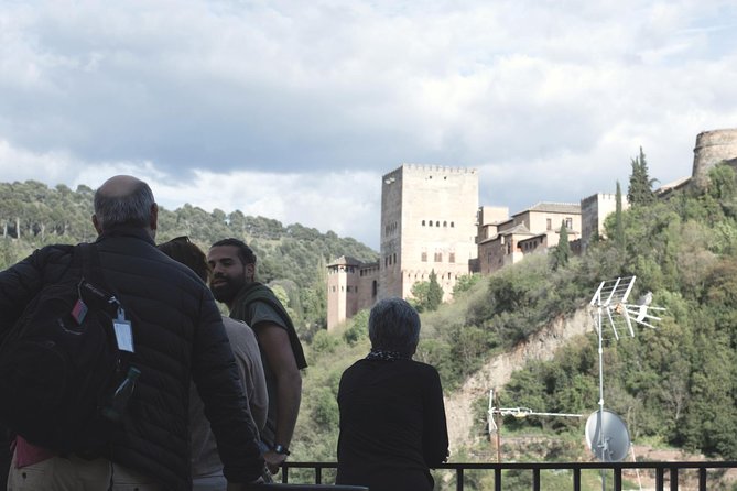 Granada's Hidden Treasures: Albayzin and Sacromonte Walking Tour - Mirador de Los Carvajales: a calm start with big angles