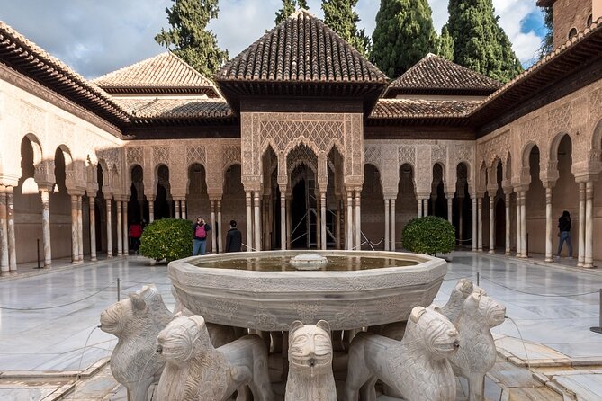 Guided tour of Alhambra and Generalife with Nasrid Palaces - The value of a guided circuit at Alhambra (and why it’s not just walking)