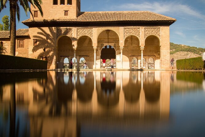 Guided tour of Alhambra and Generalife with Nasrid Palaces - Meeting point at P.º de la Sabica: keep it simple, arrive early