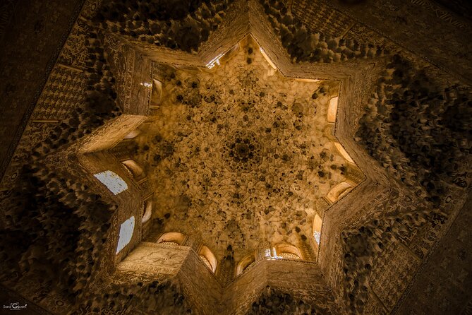 Private Tour to The Alhambra with Nasrid Palaces in Granada - A 3-hour private Alhambra route that actually feels manageable
