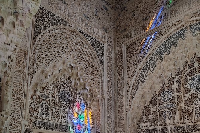 Private Tour to The Alhambra with Nasrid Palaces in Granada - Nasrid Palaces access: what you gain when entry is built in