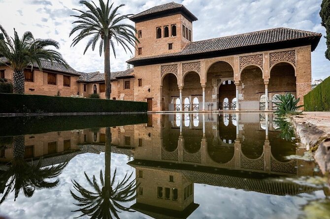 Private Tours Alhambra : Tickets & Tour Guide & Skip-the-Line - Stop 1: The Alhambra Core for About 40 Minutes