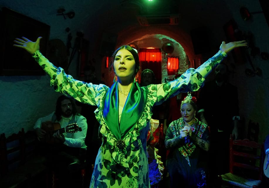 Sacromonte: Flamenco Show at Cuevas Los Tarantos Tickets - The performance: where the emotion comes from