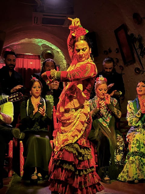 Sacromonte: Flamenco Show at Cuevas Los Tarantos Tickets - The free drink and bar add-ons: keeping it simple