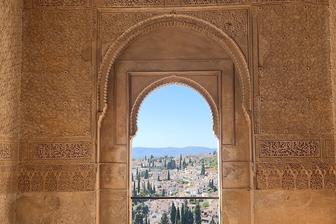 Small group visit to the Alhambra with tickets included - Small-group pacing and why your entry time can feel unpredictable