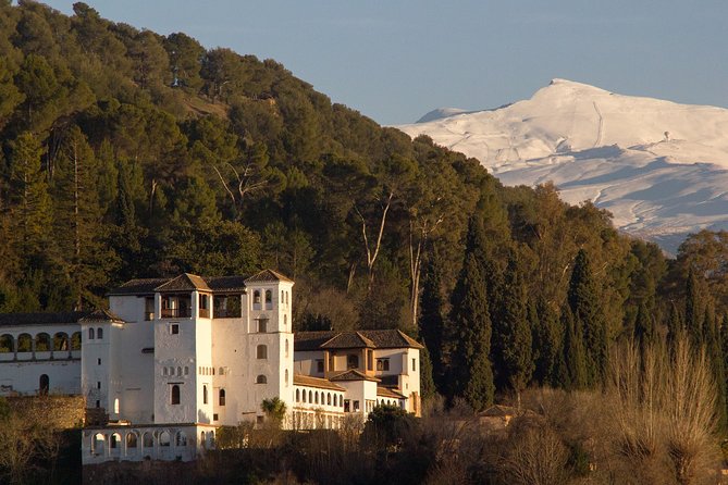 Sunset Walking Tour in Albaicín & Sacromonte - Sacromonte and the Zirí period wall: moving from view to meaning