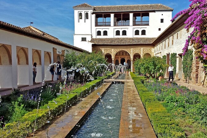 Walking tour in Alhambra, Nasrid Palaces and Generalife - Inside the Alhambra grounds: the Red One’s walls and fort feel